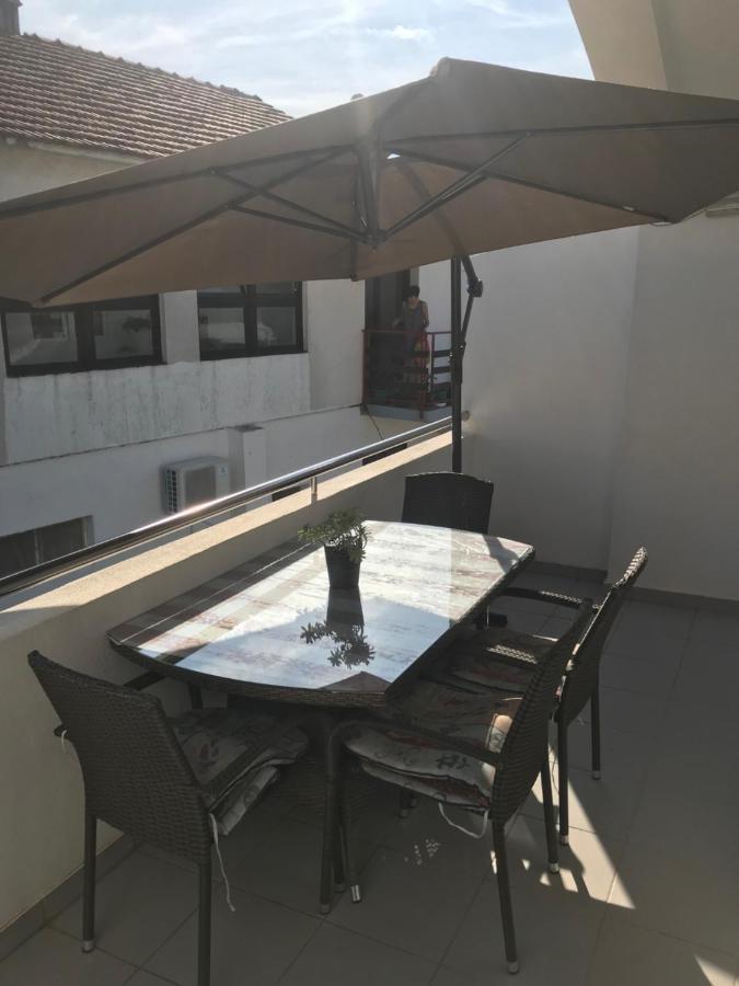 Beachfront Apartment Sun Vodice Bagian luar foto